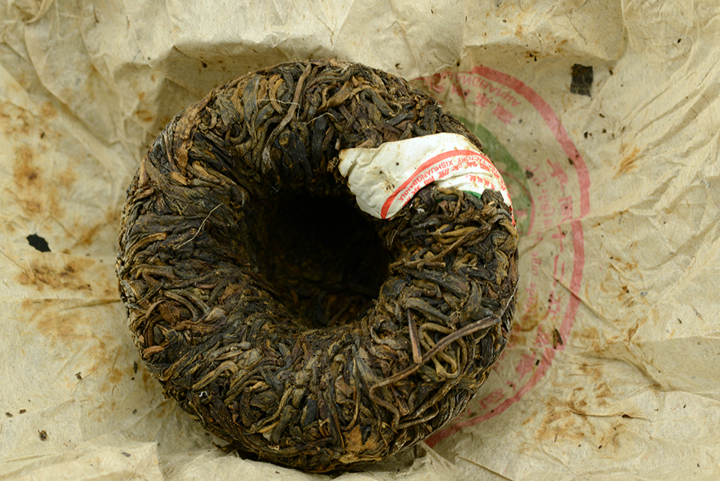 Longyun hao yiwu sheng puerh tea